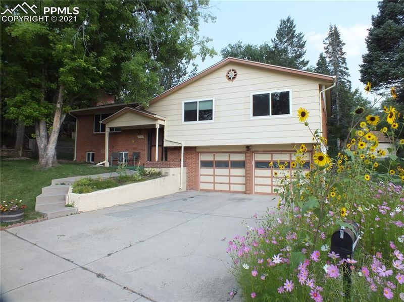 1205 Dent Cir, Colorado Springs, CO 80904