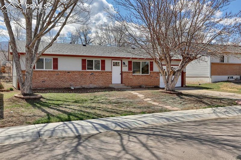 1206 Burnham St, Colorado Springs, CO 80906