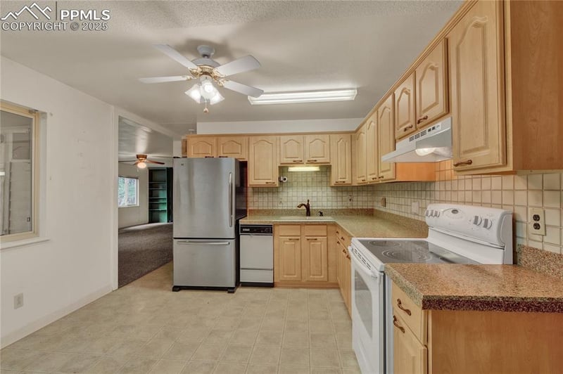 1206 Yosemite Dr, Colorado Springs, CO 80910