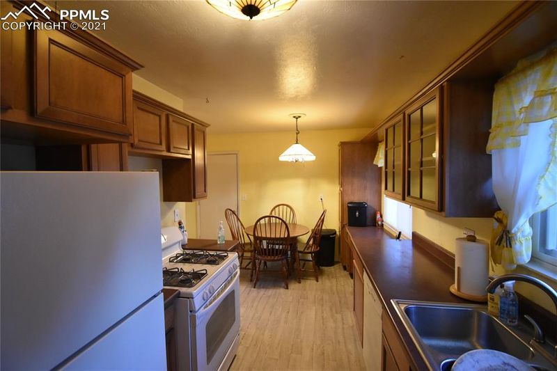 1207 Holmes Dr, Colorado Springs, CO 80909