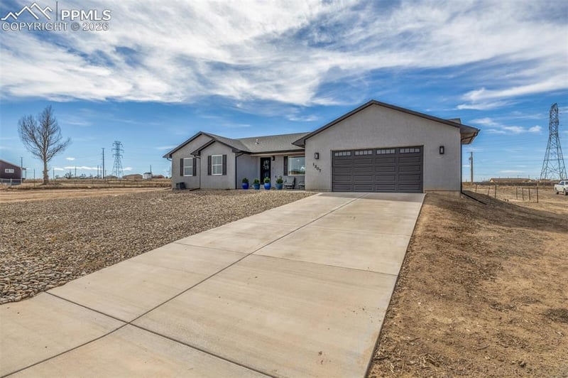 1207 N Kirkwood Dr, Pueblo, CO 81007