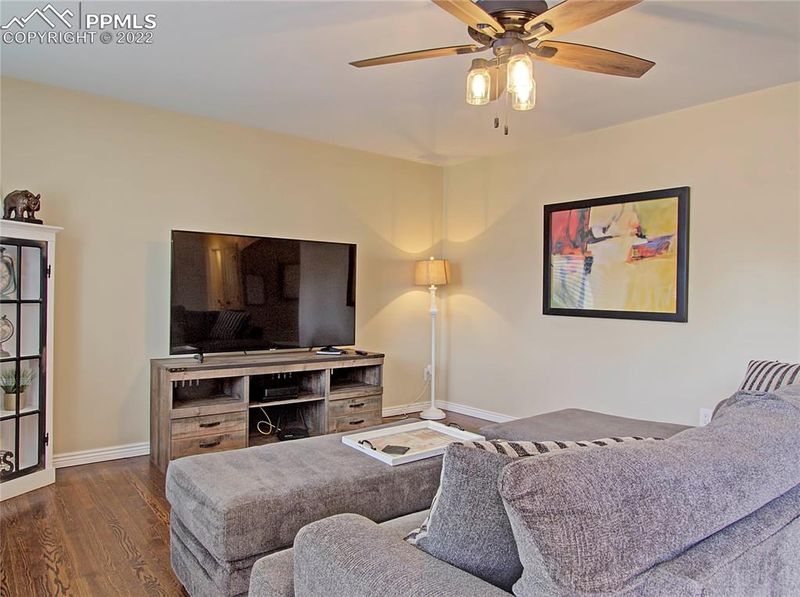1207 N Murray Blvd, Colorado Springs, CO 80915