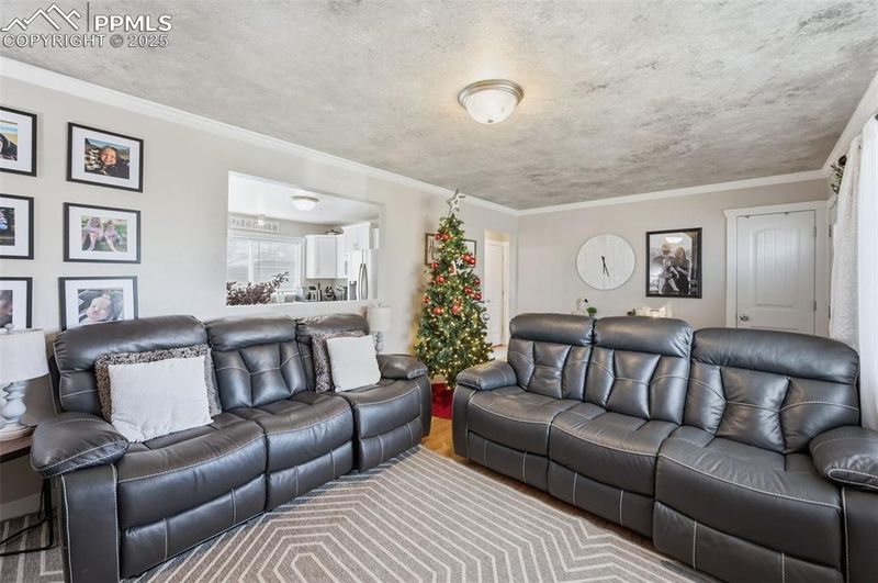 1208 Alexander Cir, Pueblo, CO 81001