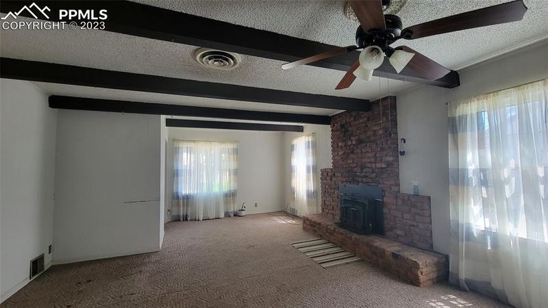 121 Kenwood Dr, Pueblo, CO 81004