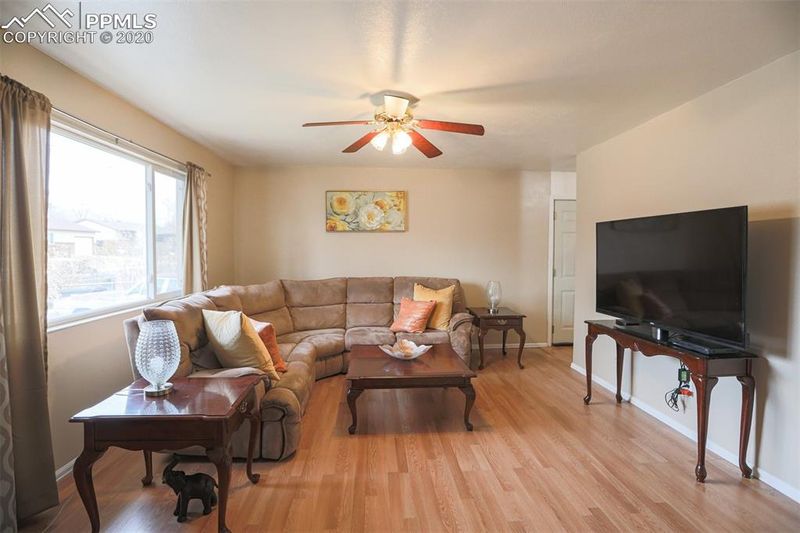 1215 Burnham St, Colorado Springs, CO 80906
