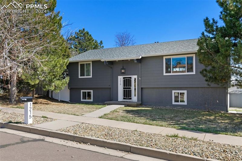 1215 Half Circle Ln, Colorado Springs, CO 80915
