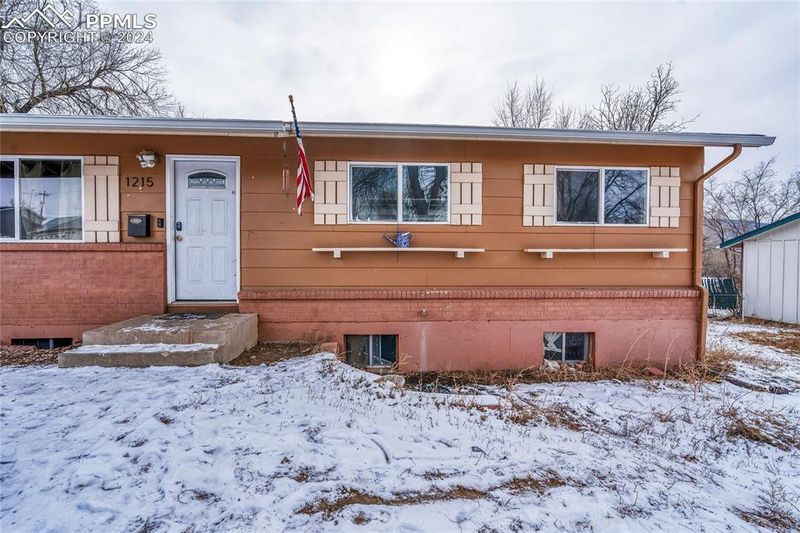 1215 Rushmore Dr, Colorado Springs, CO 80910