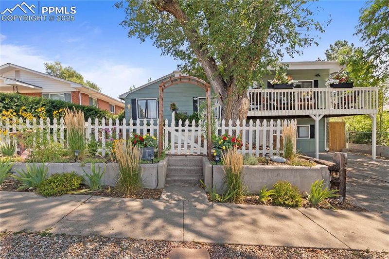 1215 Sunset Rd, Colorado Springs, CO 80909