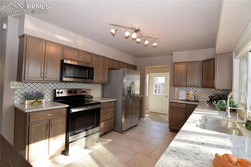 1218 Acacia Dr, Colorado Springs, CO 80907