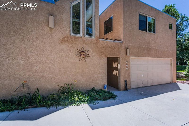 122 Dolomite Dr, Colorado Springs, CO 80919