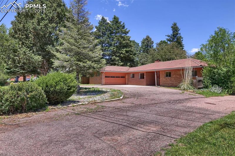 122 W Old Broadmoor Rd, Colorado Springs, CO 80906