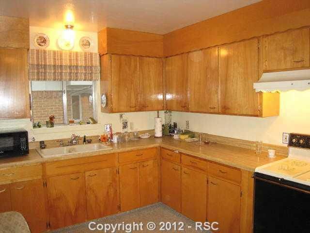 1221 Sunset Rd, Colorado Springs, CO 80909