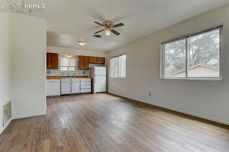 1225 N Chestnut St, Colorado Springs, CO 80905