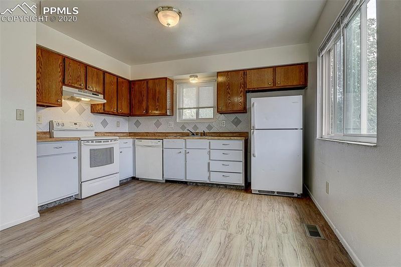 1225 N Chestnut St, Colorado Springs, CO 80905