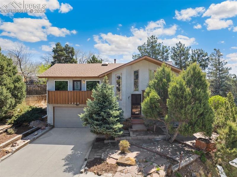 1225 Cumberland St, Colorado Springs, CO 80907