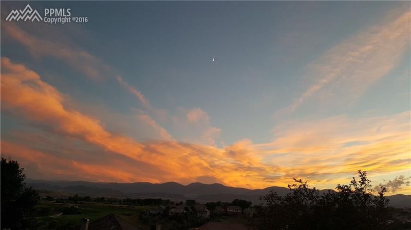 1228 Valley View Dr, Larkspur, CO 80118