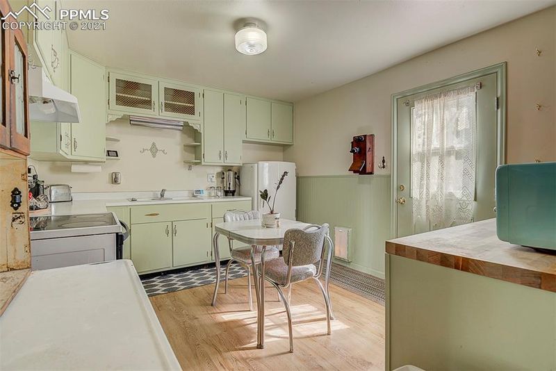 123 N Dunsmere St, Colorado Springs, CO 80909