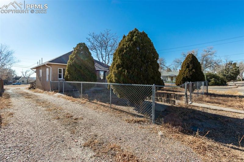 1230 W 18th St, Pueblo, CO 81003
