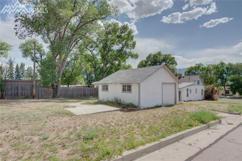 1231 Bonfoy Ave, Colorado Springs, CO 80909