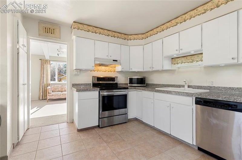 124 Crystal Park Rd, Manitou Springs, CO 80829