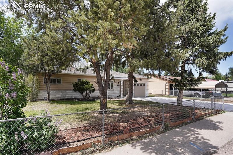 124 Steven Dr, Colorado Springs, CO 80911