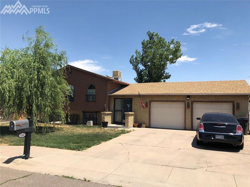 126 Starlite Dr, Pueblo, CO 81005