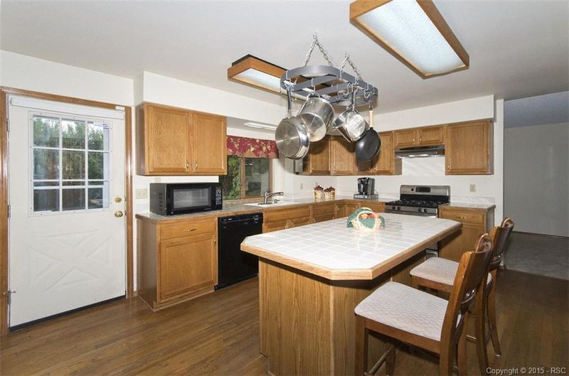 1260 Canoe Creek Dr, Colorado Springs, CO 80906