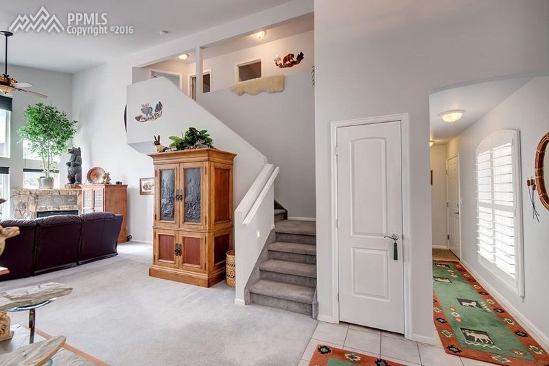 1268 Valley View Dr, Larkspur, CO 80118