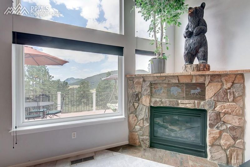 1268 Valley View Dr, Larkspur, CO 80118