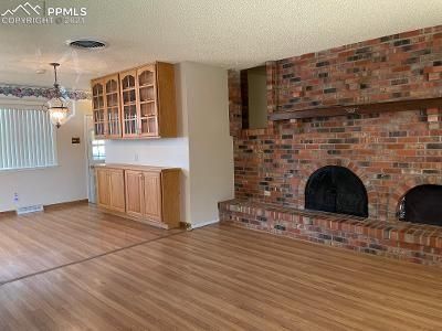 1278 20 1/2 Ln, Pueblo, CO 81006