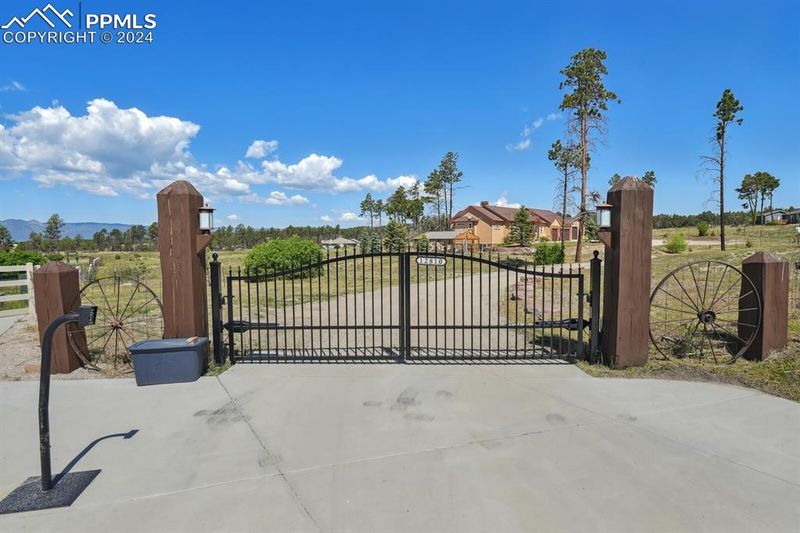 12810 Holmes Rd, Colorado Springs, CO 80908