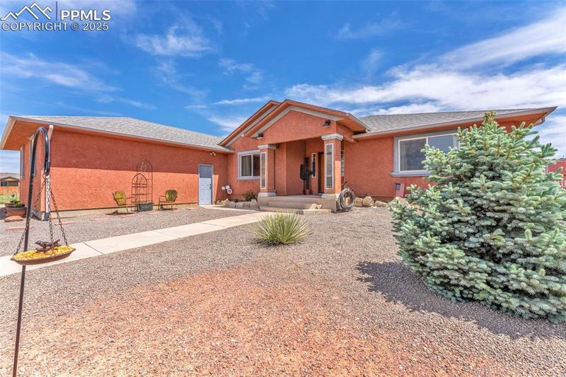 1284 N Challenger Dr, Pueblo, CO 81007