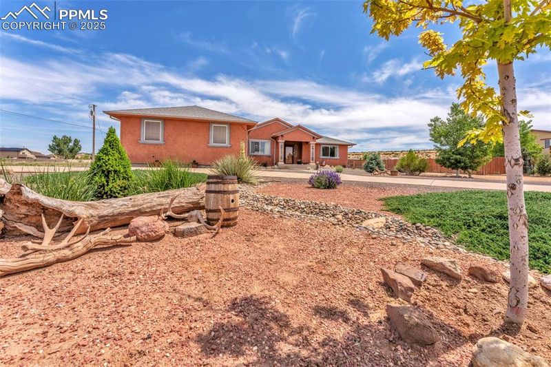 1284 N Challenger Dr, Pueblo, CO 81007