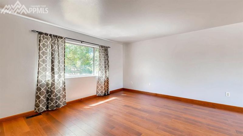 1286 Amsterdam Dr, Colorado Springs, CO 80907