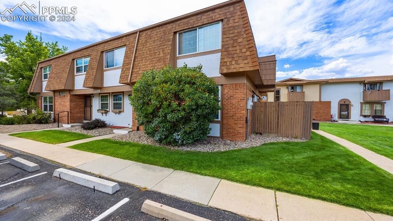 1289 Willow Bend Cir #B, Colorado Springs, CO 80918