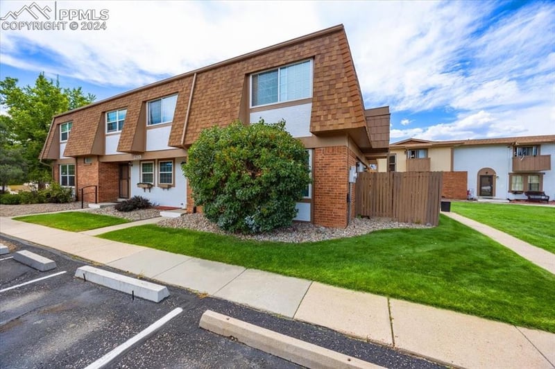 1289 Willow Bend Cir #B, Colorado Springs, CO 80918