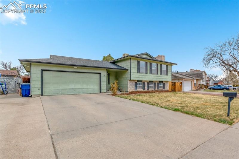 13 Sovereign Cir, Pueblo, CO 81005