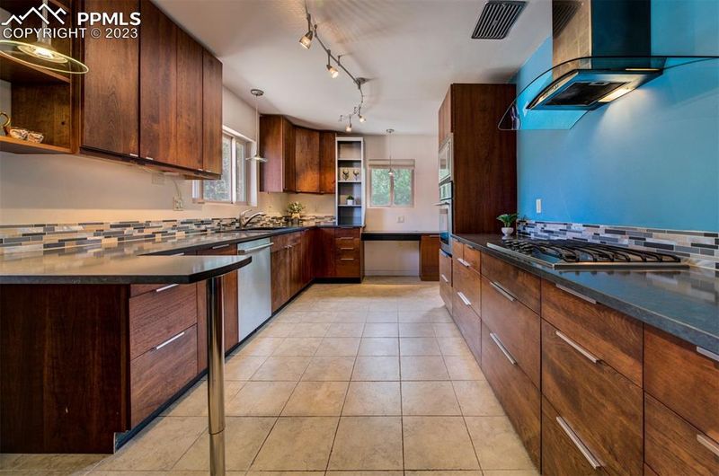 130 Fox Ave, Colorado Springs, CO 80905