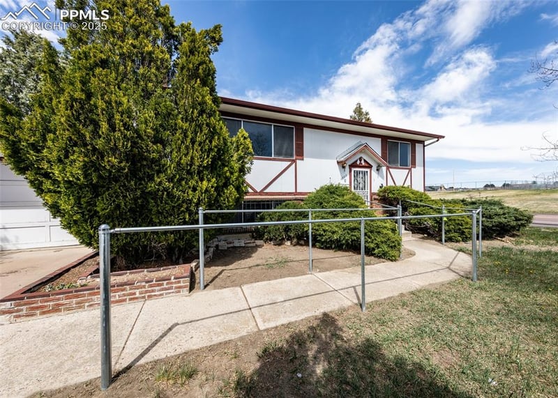 1302 Saratoga Dr, Colorado Springs, CO 80910