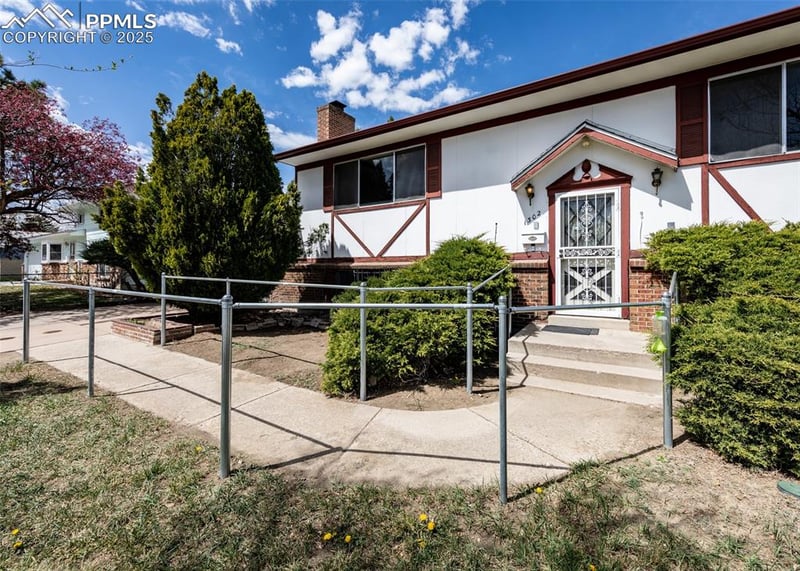 1302 Saratoga Dr, Colorado Springs, CO 80910