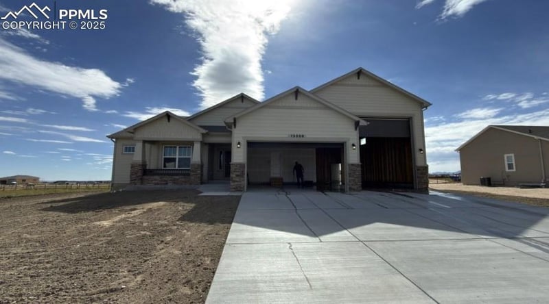 13059 Highland Crest Dr, Falcon, CO 80831