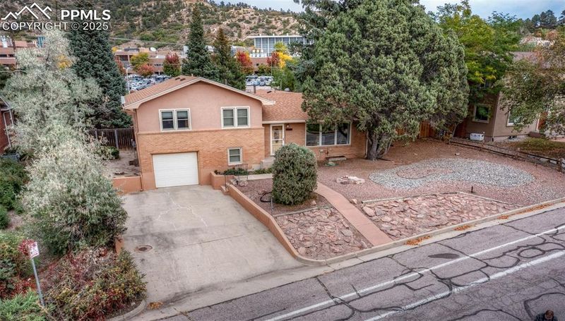 1306 Mount View Ln, Colorado Springs, CO 80907