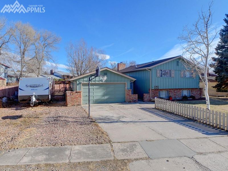 1307 De Reamer Cir, Colorado Springs, CO 80915