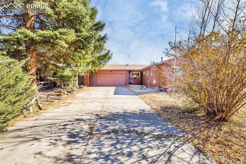 131 Ithaca St, Colorado Springs, CO 80911