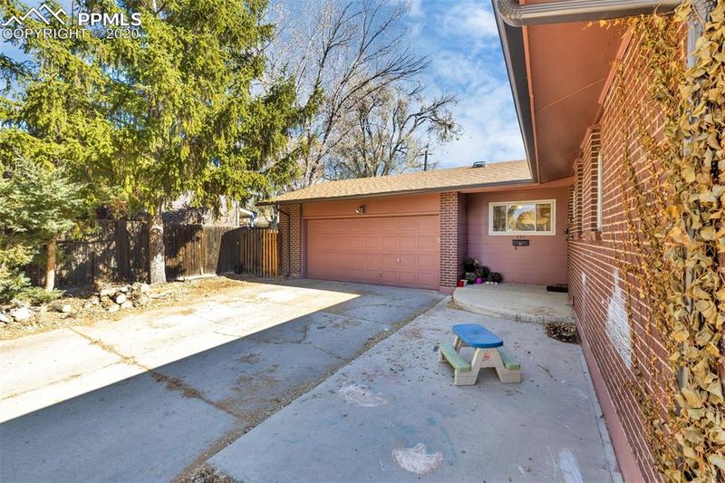 131 Ithaca St, Colorado Springs, CO 80911