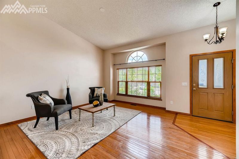 1313 Coolcrest Dr, Colorado Springs, CO 80906