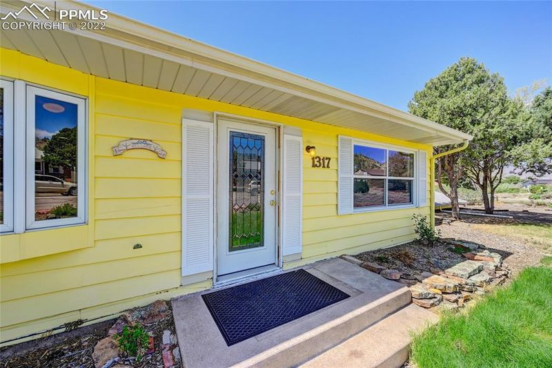 1317 Mount View Ln, Colorado Springs, CO 80907