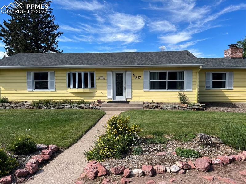1317 Mount View Ln, Colorado Springs, CO 80907