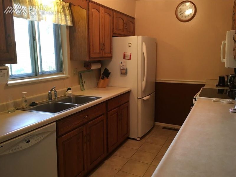 1318 Wynkoop Dr, Colorado Springs, CO 80909