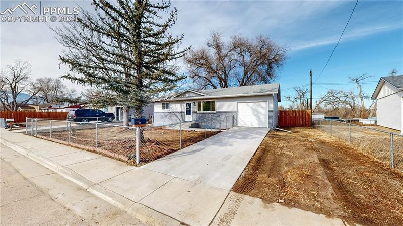 1319 Maxwell St, Colorado Springs, CO 80906